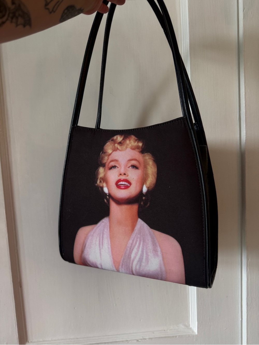Marilyn Monroe Black Portrait-Print Shoulder Bag - Picture 12 of 13